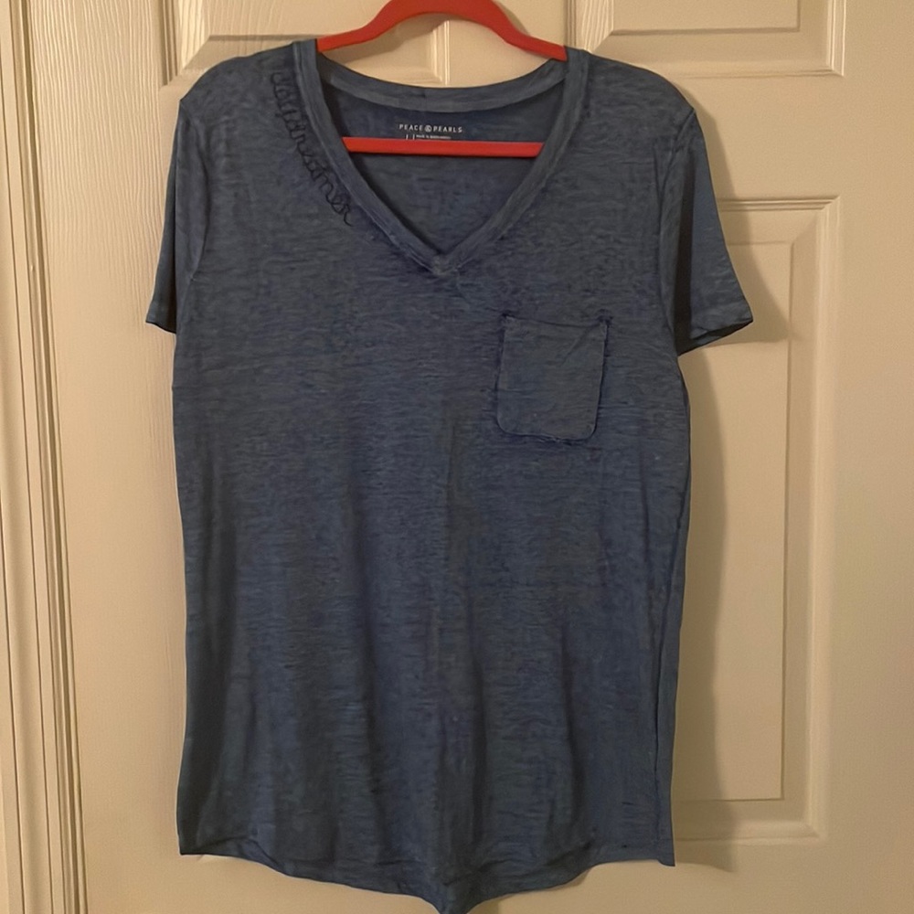 Peace & Pearls washout pocket tunic tee. New without tags, size Large.